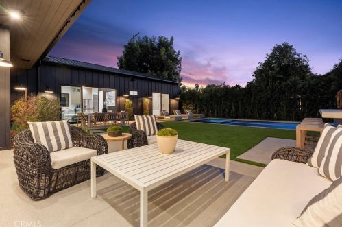 4955 Haskell Ave, Van Nuys CA  91436-1674 exterior