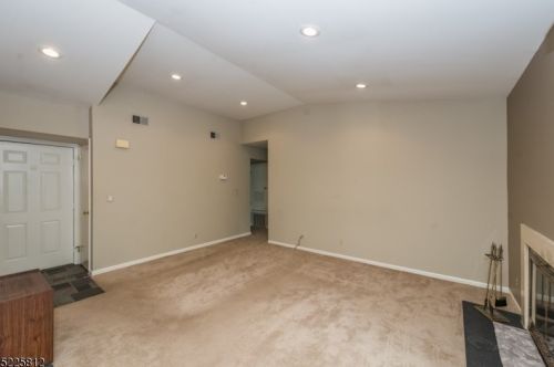 16 Ray Ct, Bedminster NJ  07921-1632 exterior