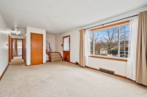 8676 Lincoln Blvd, Pittsburgh, PA 15237-4426