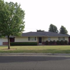 5524 Ashcroft Ave, Fresno CA  93722-3747 exterior