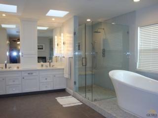 7516 Live Oak Way, Bakersfield, CA 93308-6478