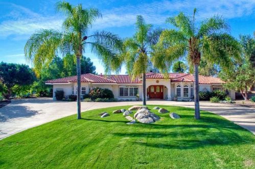 688 Rolling Hills Rd, Vista, CA 92081-7502