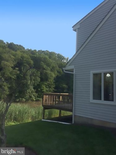 98 Thomas Ct, Kennett Sq, PA 19348-1852