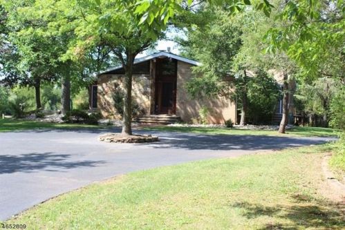 1925 Burnt Mills Rd, Bedminster NJ  07921-2674 exterior