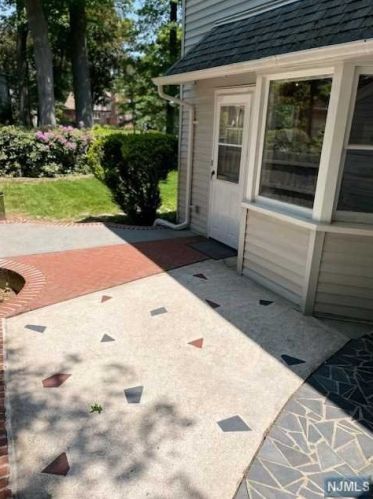 1130 Magnolia Rd, Teaneck NJ  07666-2744 exterior