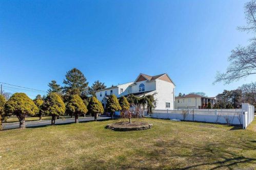 69 Walter Ave, Hicksville NY  11801-5354 exterior