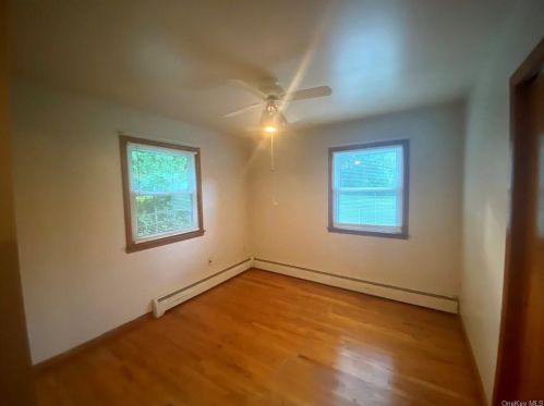 5 Court Ln, Fishkill NY  12524-2432 exterior