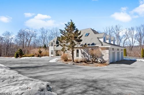 647 Mtn Rd, Sparta NJ  07871-3210 exterior