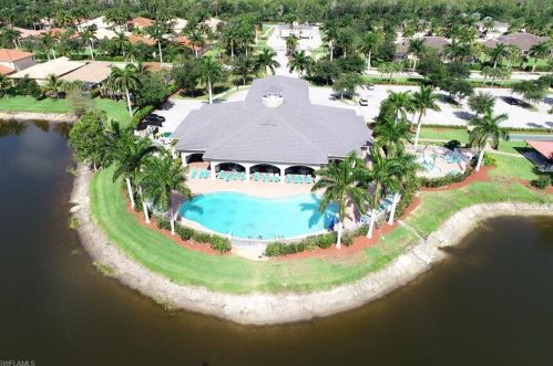 14318 Manchester Dr, Naples FL  34114-8626 exterior