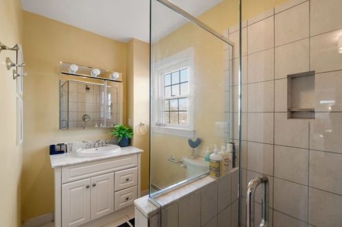 22 Main St, Dover MA  02030-2026 exterior