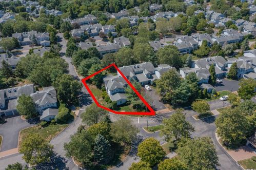 439 Madeira Blvd, Huntington Station, NY 11747-5212