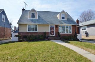 201 White Rd, Garden City, NY 11501-2249