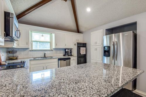 1701 Amazon Dr, Plano TX  75075-6702 exterior
