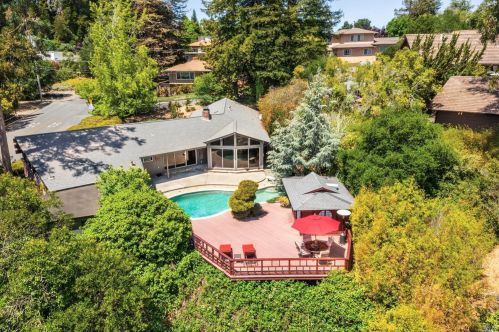 7190 Fircrest Ave, Sebastopol CA  95472-4430 exterior