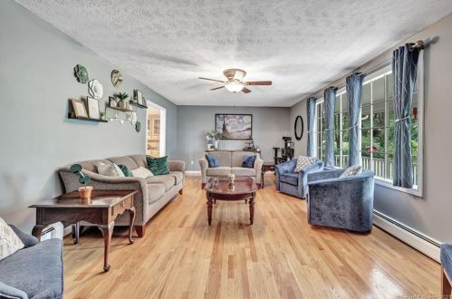 24 Morgan Dr, Wallingford CT  06492-2641 exterior