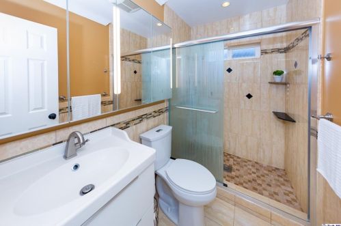 3041 Alabama St, Glendale CA 91214-2703 exterior