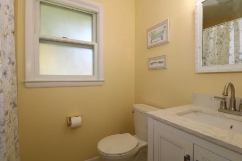 16 Gilbert Dr, Hyde Park NY  12538-2404 exterior