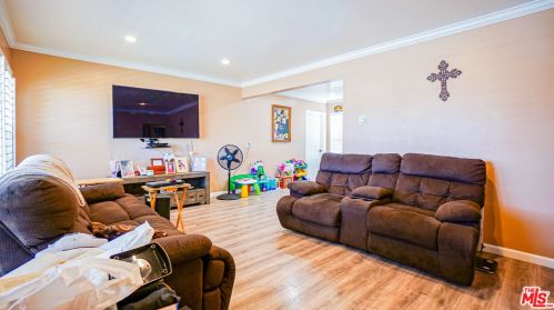 4949 Hersholt Ave, Lakewood, CA 90712-2726