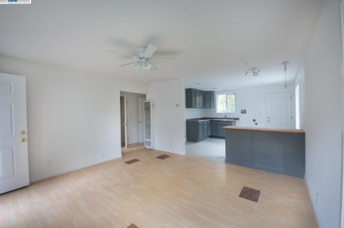 3139 Courtland Ave, Oakland CA 94601-4707 exterior