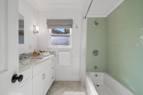 14950 Leadwell St, Van Nuys CA 91406-3030 exterior