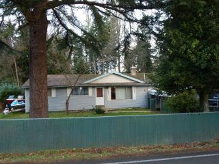 22009 Vine Rd, Lynnwood, WA 98036-9024