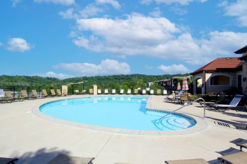 2485 Rolling Hills Dr, Covington KY  41017-5149 exterior