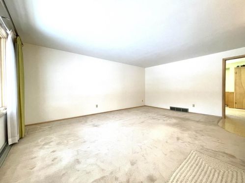 1659 Amy St, Green Bay, WI 54302-2454