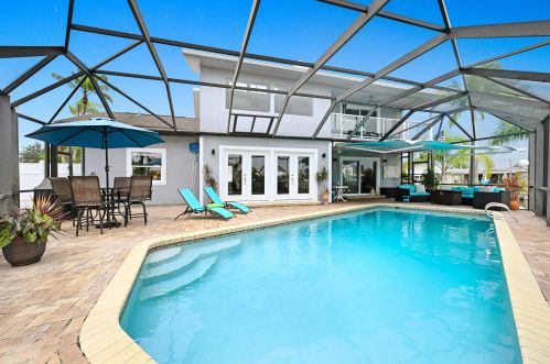 1585 Sykes Creek Dr, Merritt Island FL  32953-3174 exterior