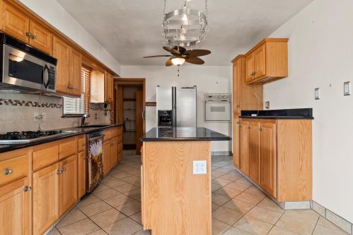 2541 80 Pl, Kenosha WI 53142-4533 exterior