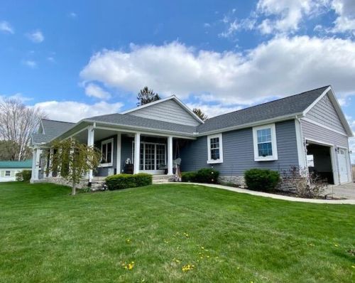 415 Columbus St, Somerset, OH 43783-9531