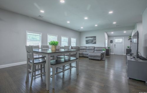 85 Commack Rd, Islip Manor NY  11751-2603 exterior