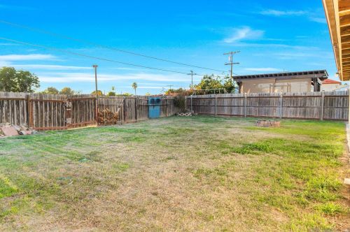 4220 Clairemont Dr, San Diego CA 92117-5536 exterior