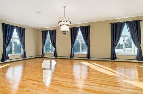 245 Bear Ridge Rd, Pleasantville NY  10570-1801 exterior