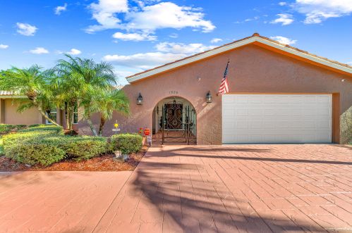 1920 Richard Ln, West Palm Beach, FL 33406-6533