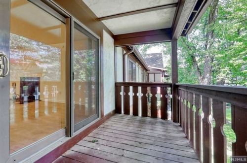 1807 Faulkner Ct, Mahwah NJ  07430-3491 exterior