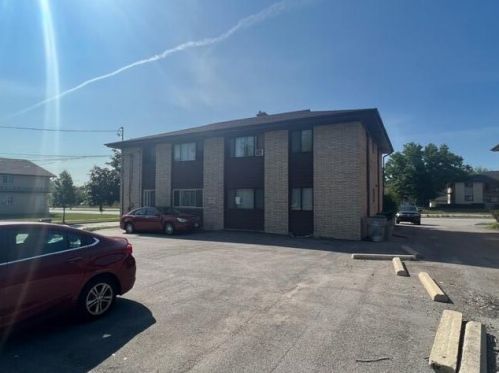 10404 Hampton Ave, Milwaukee, WI 53225-4078