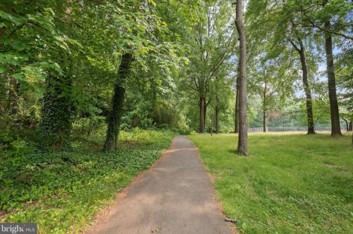 2850 Dover Ln, Falls Church VA  22042-2850 exterior