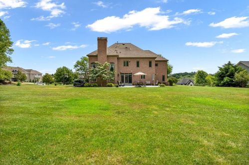 504 Langdon Dr, Gibsonia, PA 15044-8905
