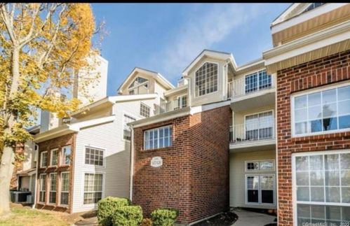 125 Carriage Crossing Ln, Middletown, CT 06457-5831