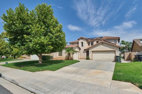 122 Quartz Ln, Perris, CA 92570-7268