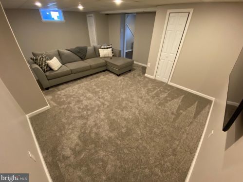 26 Auburn Dr, New Castle DE 19720-2305 exterior