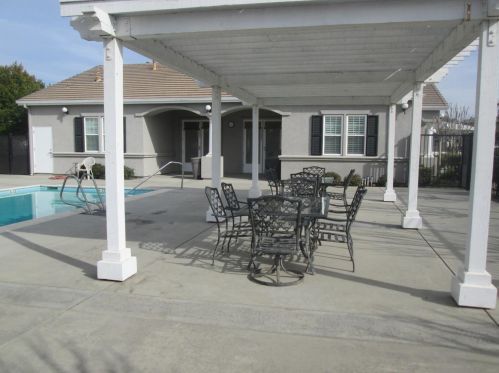 1584 Duke Dr, Livingston CA  95334-9343 exterior