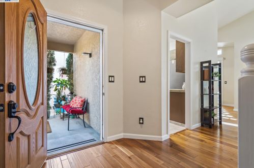 736 Clifton Way, Vacaville CA  95688-8547 exterior
