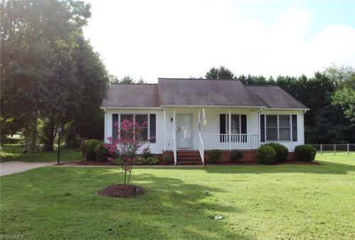 407 Willow Ct, Gibsonville, NC 27249-2073
