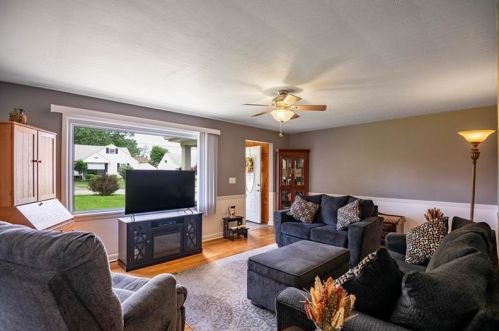 837 Spencer Ave, Hermitage, PA 16146-3159