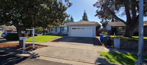 320 Chadwick Pl, Santa Rosa, CA 95401-5818