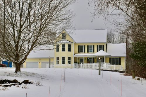 93 Flintlock Farm Rd, Goffstown, NH 03046-4403