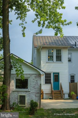 528 Liberty St, Charles Town WV  25414-1830 exterior