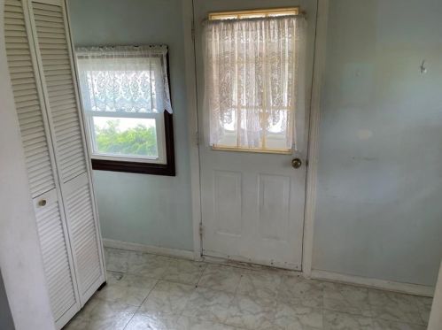 4 12th St, Hermitage, PA 16150-1009