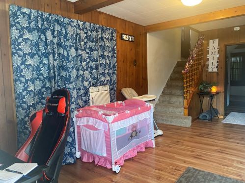 2111 6th Ave, Beaver Falls, PA 15010-3927